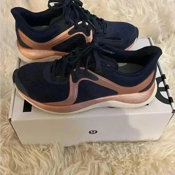 Lululemon Women’s Chargefeel Workout Low Sneakers size 5 - Picture 2 of 5